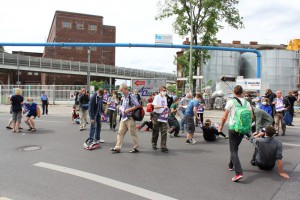 Der Flashmob A100 stoppen! Wir legen uns quer! beginnt