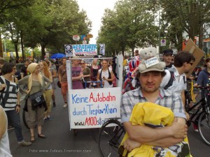 Demo Fünf Jahre Bürgerentscheid “Spreeufer für alle!” am 13.7.2013: Wagen des Aktionsbündnis A100 stoppen!