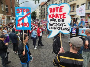 Rote Karte! Spreedemo Berlin bleibt unsere Stadt! Gegen Mieterhöhung, Verdrängung und A100!