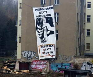 Beermannstraße Berlin-Treptow: Transparent „Wohnraum statt Autobahn/ Besetzen statt Räumen“