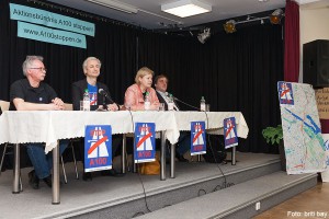 Pressekonferenz Bundesverkehrswegeplan 2030: Bürgerbeteiligung bei A100 ausgebremst? am 22.4.2016 - Auf dem Podium waren Gesine Lötzsch (Die Linke), Vorsitzende des Haushaltsausschusses des Deutschen Bundestages, Tilmann Heuser (Geschäftsführer des BUND Berlin), Harald Moritz (Bündnis90, Die Grünen) Verkehrspolitischer Sprecher für Straßen- und Luftverkehr und Tobias Trommer (Aktionsbündnis A100 stoppen)