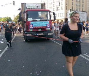 Protest gegen den Ausbau der Stadtautobahn A100 beim Zug der Liebe am 30.7.2016