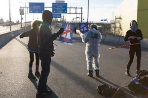 Protestaktion Lebensraum statt Autobahn! A100-Baustopp jetzt! Blockade der A100-Auffahrt Neukölln/ Grenzallee am 13.11.2016