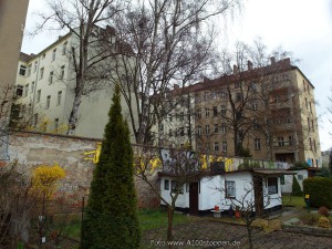 Einige der Häuser und Kleingärten in der Beermannstraße in Berlin-Treptow, die für die verlängerung der Stadtautobahn A100 geopfert werden sollen