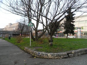 Blick auf Grünfläche an der Frankfurter Allee