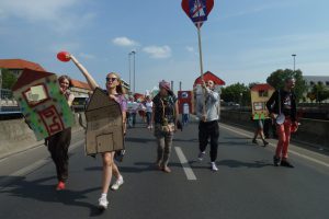 Flashmob Wohnen statt Autobahn, A100 stoppen! am Sonntag 9.7.2017