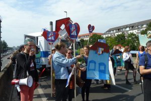 Flashmob Wohnen statt Autobahn, A100 stoppen! am Sonntag 9.7.2017
