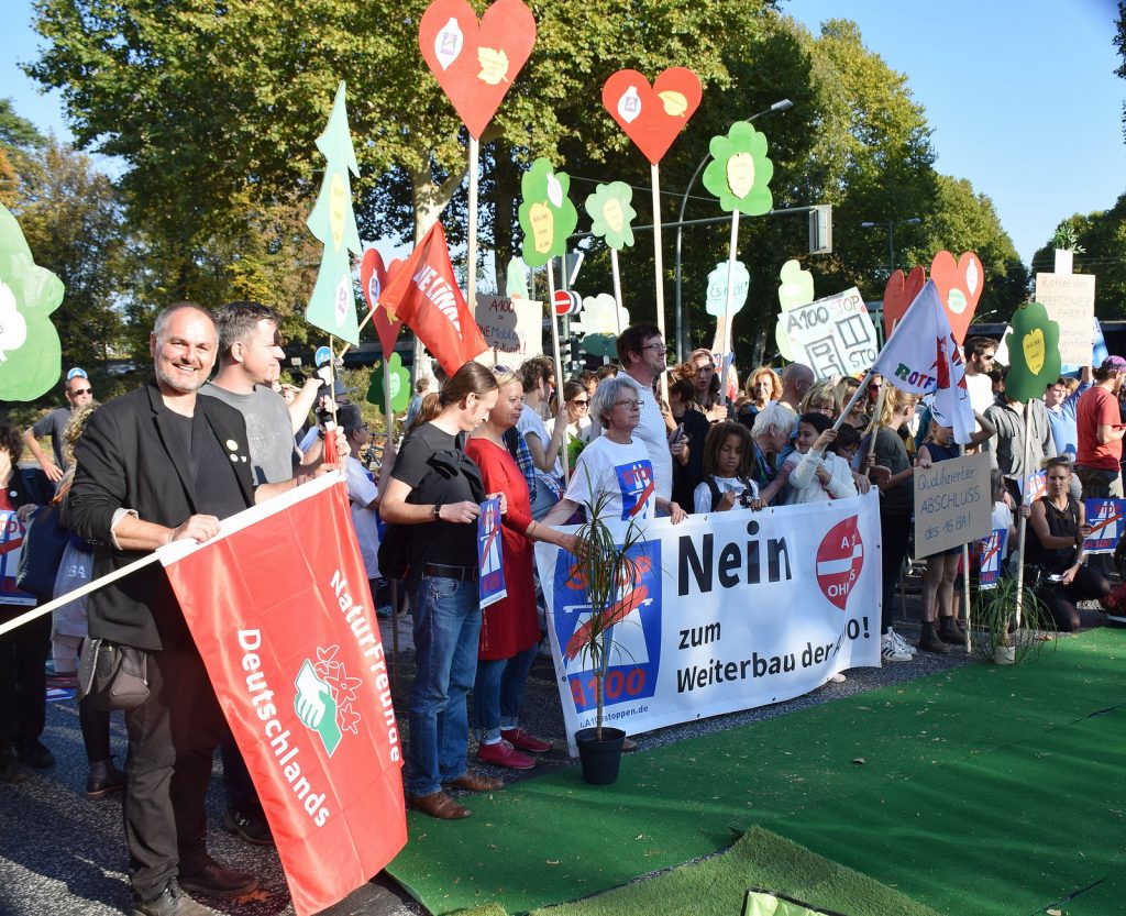 A100 stoppen! Protestaktion Blockade der Kreuzung am S-Bahnhof Treptower Park am 14.10.2018