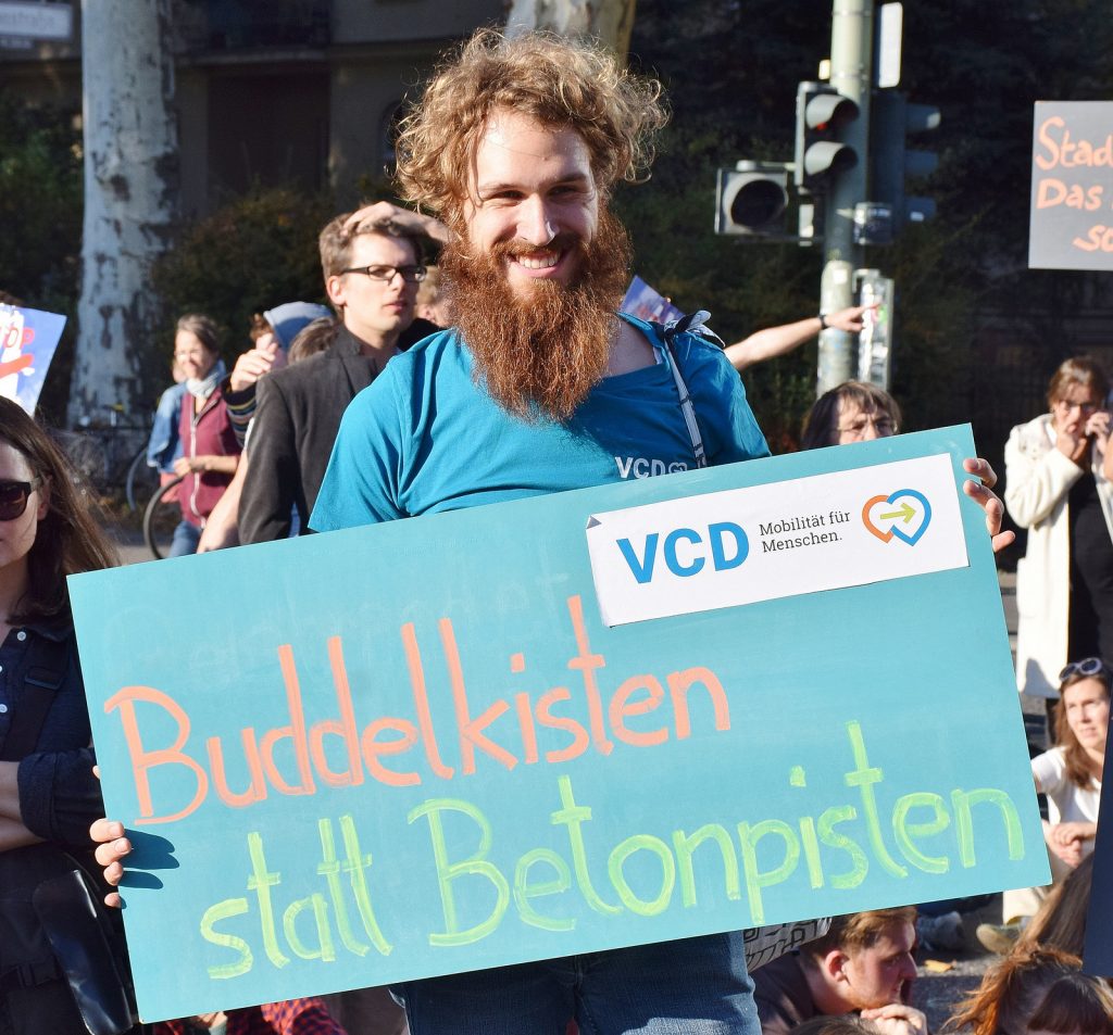 A100 stoppen! Protestaktion Blockade der Kreuzung am S-Bahnhof Treptower Park am 14.10.2018