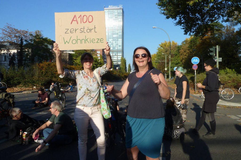 A100 stoppen! Protestaktion Blockade der Kreuzung am S-Bahnhof Treptower Park am 14.10.2018