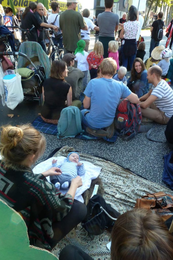 A100 stoppen! Protestaktion Blockade der Kreuzung am S-Bahnhof Treptower Park am 14.10.2018