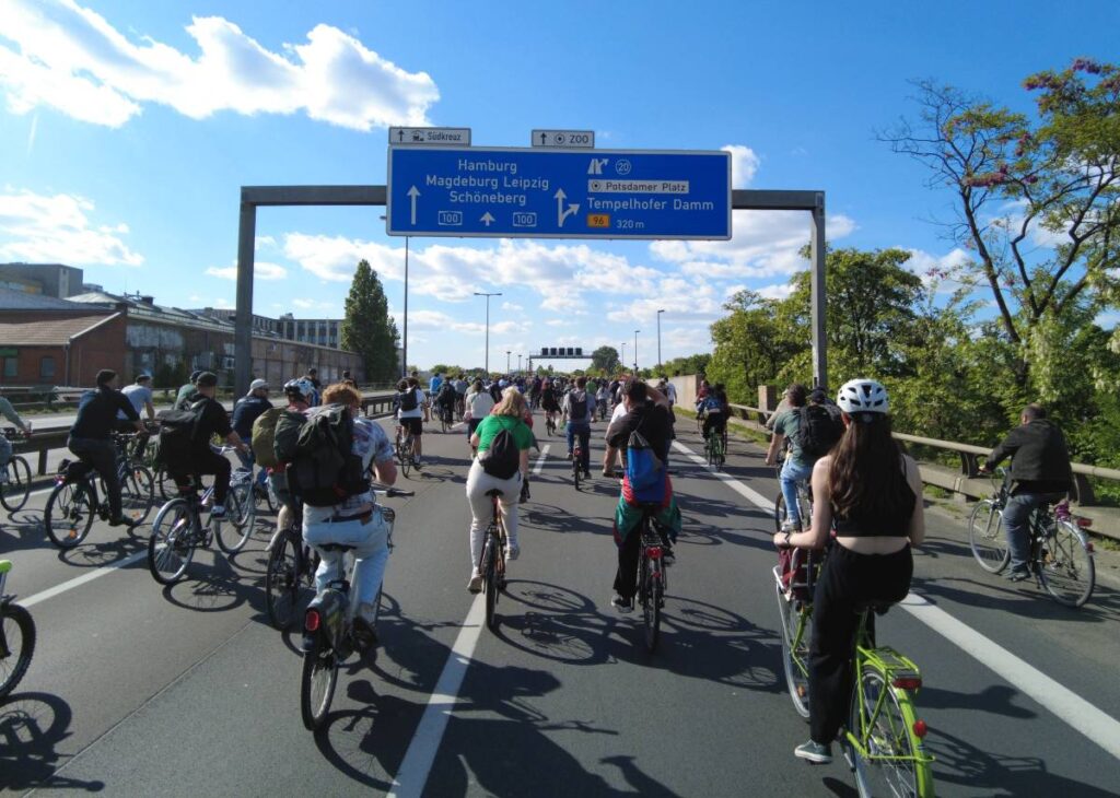 Drum & Bass On The Bike-Demo am 11.5.2025: Fahrt ĂĽber die A100