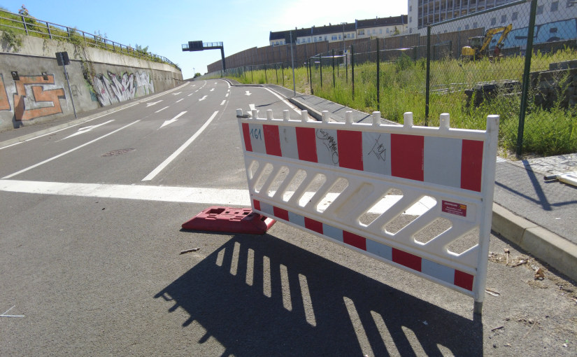 Das Ende des 16.Bauabschnitts der Berliner Stadtautobahn A100 in Berlin-Treptow